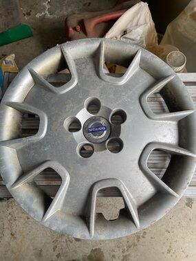 Volvo Silver Alloy Wheel Hubcap / Center Cap 15 inches